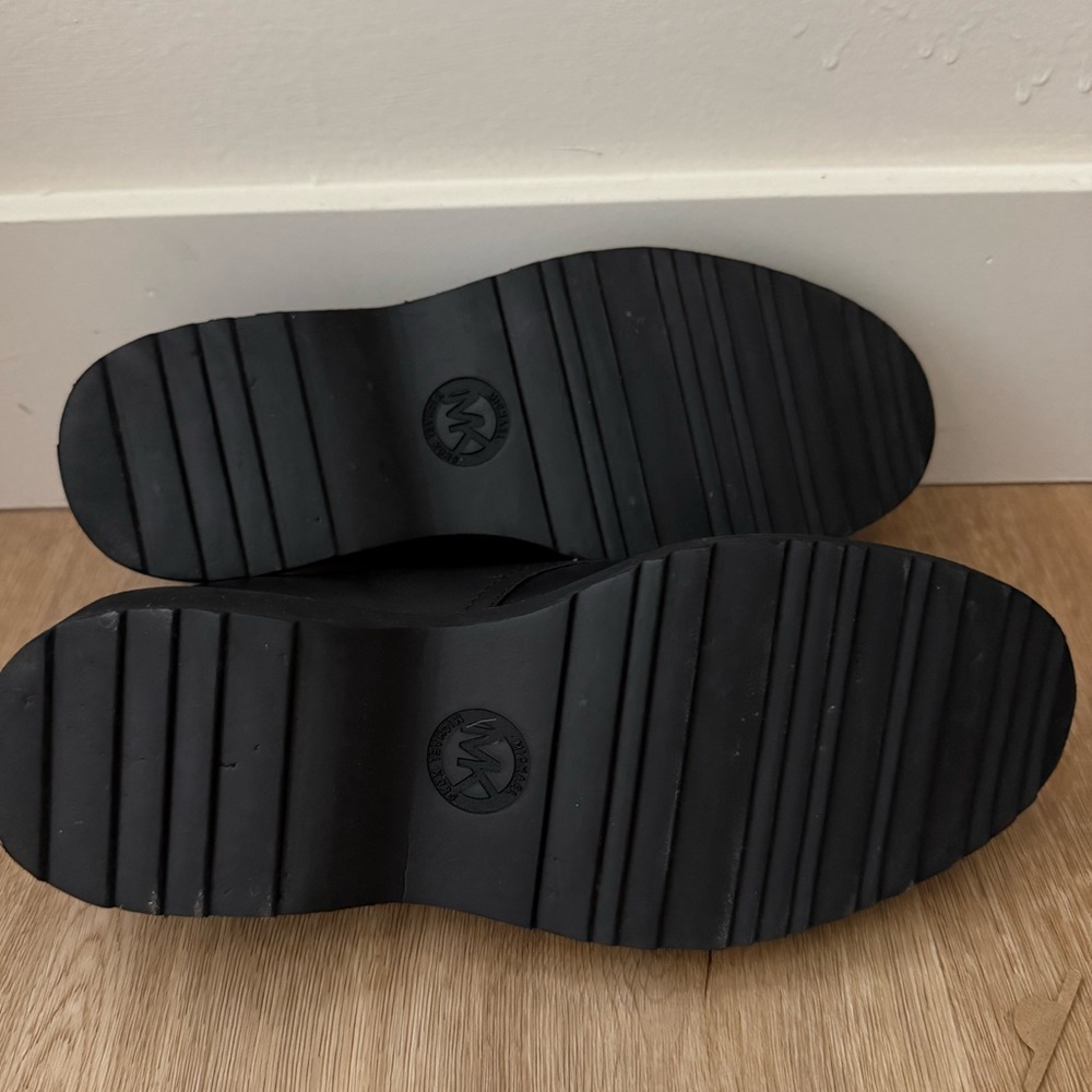 Michael Kors Black Leather Lace-Up Shoes with Silver Zipper Trim - Picture 5 of 6